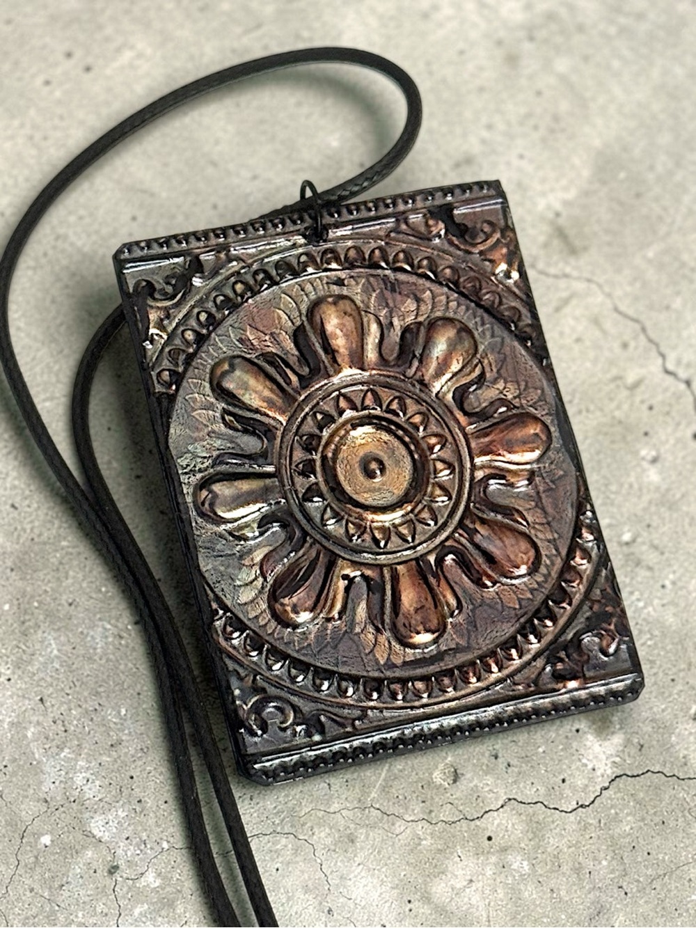 5 For $25💫Antique-Style Floral Medallion Pendant Necklace in Metallic Bronze